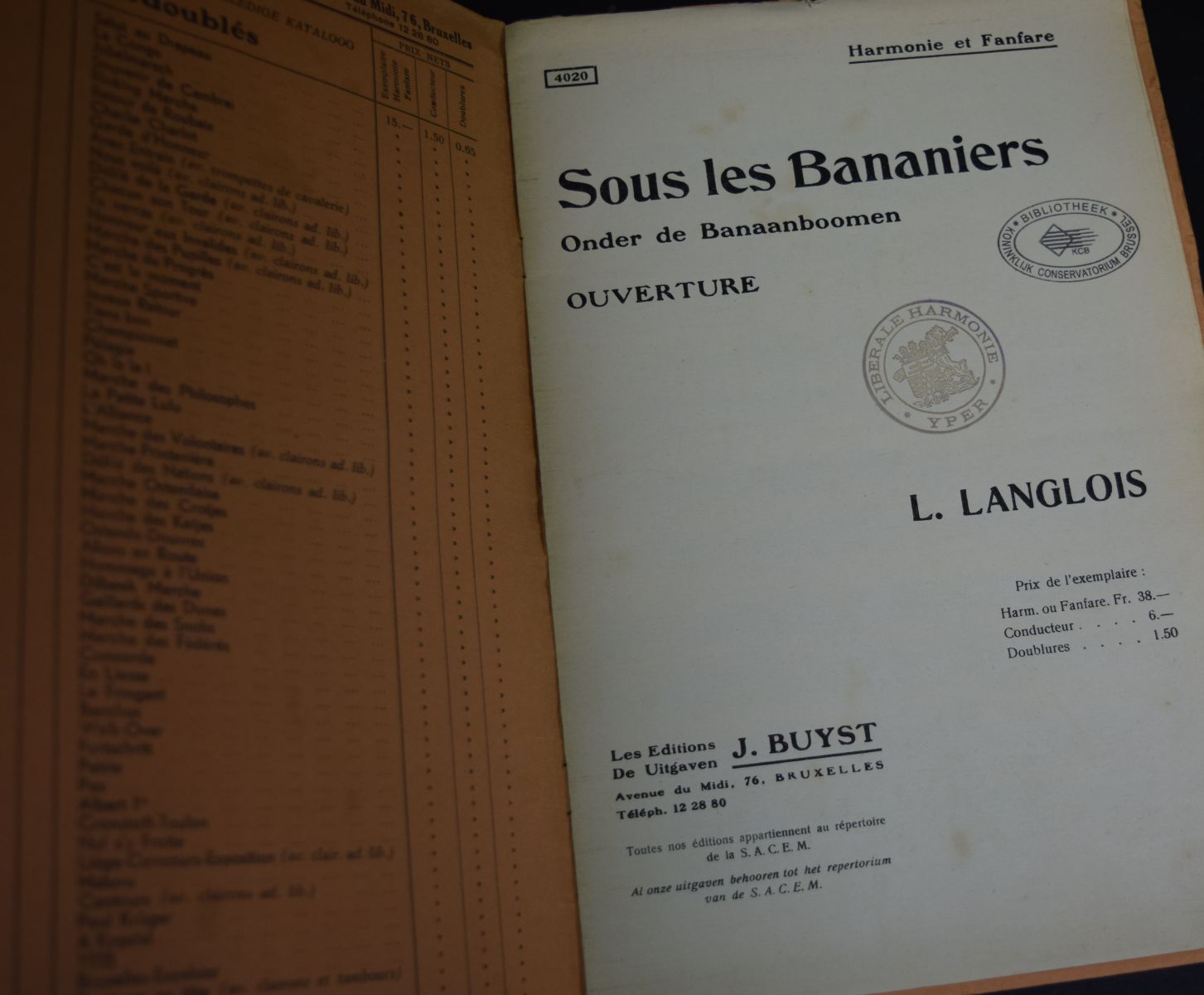 Sous les bananiers, een Brusselse uitgave met exotische titel. B-Bc E05311.